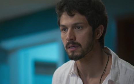 O ator Romulo Estrela em cena como Marcos de Bom Sucesso, novela das sete da Globo