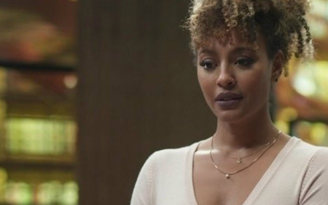 A atriz Sheron Menezzes em cena de briga como Gisele em Bom Sucesso, novela das sete da Globo