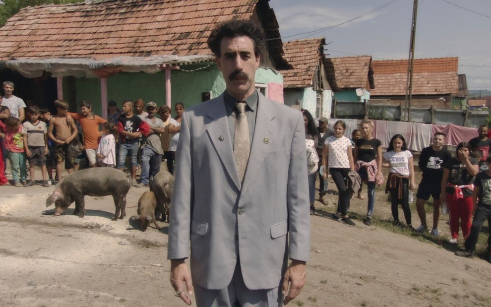 Sacha Baron Cohen em cena de Borat: Fita de Cinema Seguinte (2020)