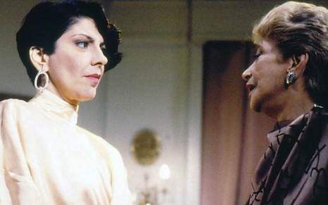 As atrizes Marília Pêra e Celia Biar em cena de Brega & Chique (1987); 
