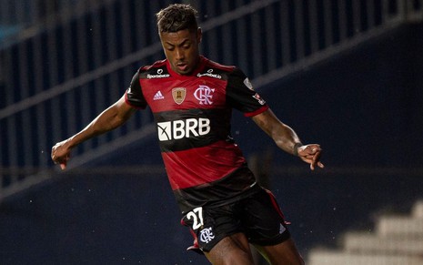 Imagem de Bruno Henrique durante jogo do Flamengo contra o Racing