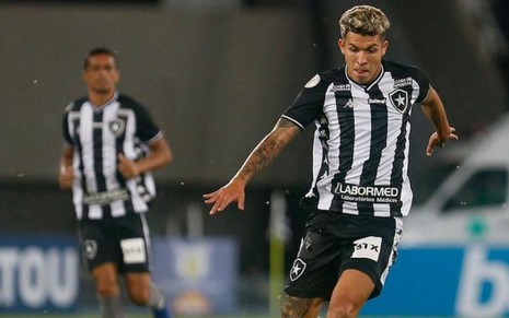 Bruno Nazário em ação pelo Botafogo em duelo do Campeonato Brasileiro