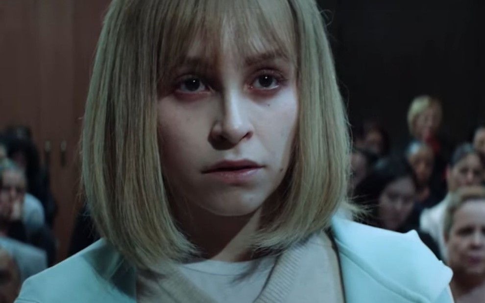 Imagem de Carla Diaz caracterizada como Suzane von Richthofen em cena do filme A Menina que Matou os Pais