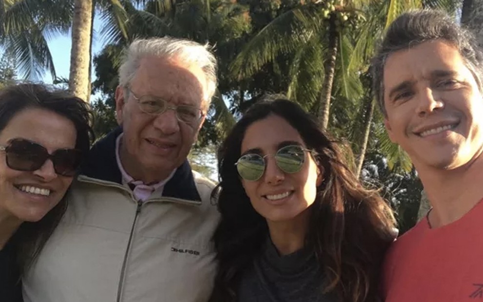Carlos Alberto Machado e a mulher em um clique ao lado da nora Andrea Santa Rosa e o filho Márcio Garcia em postagem no Instagram