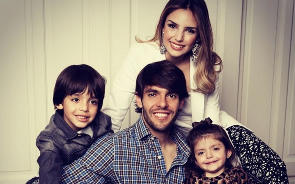 Carol Celico com Kaká e os filhos, Luca e Isabella