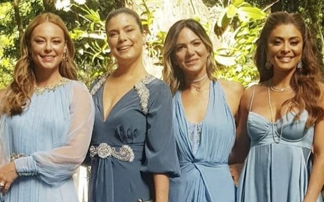 As famosas Paolla Oliveira, Mariana Nogueira, Carol Sampaio e Juliana Paes usando vestidos azuis de madrinhas 