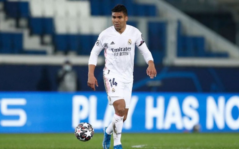 Casemiro, do Real Madrid, com a bola dominada em jogo da Champions League