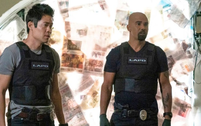 David Lim e Shemar Moore em cena da série S.W.A.T.