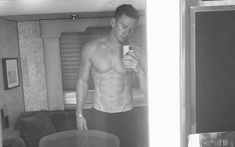 Channing Tatum exibe a barriga sarada em foto publicada em seu perfil oficial no Instagram