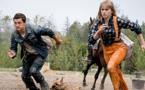 Tom Holland e Daisy Ridley correm para sobreviver em cena do filme Chaos Walking