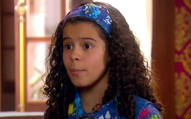 Tati (Gabriella Saraivah) falando em cena do capítulo de Chiquititas, do SBT, na quinta (12)