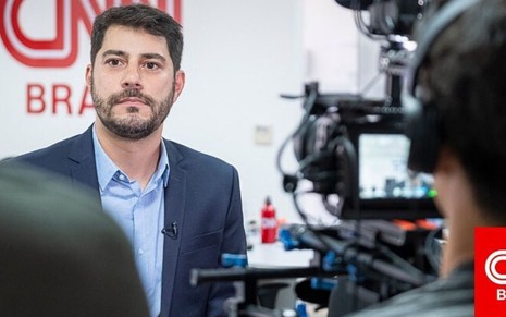 Evaristo Costa na sede provisória da CNN Brasil, em São Paulo