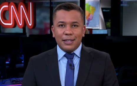 O jornalista e apresentador Renan de Souza na CNN Brasil