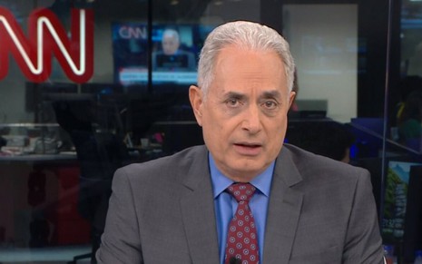 William Wack na bancada do Jornal da CNN, da CNN Brasil, na terça-feira (17)