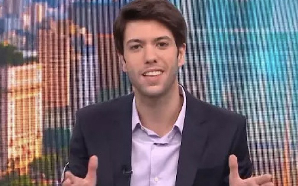 O youtuber Caio Coppolla no cenário de O Grande Debate, quadro do CNN Novo Dia