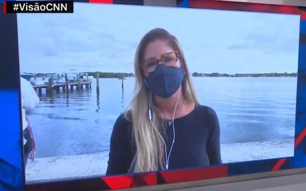 Patrícia Maldonado de máscara, em entrada ao vivo para o Visão CNN nesta quarta (20)