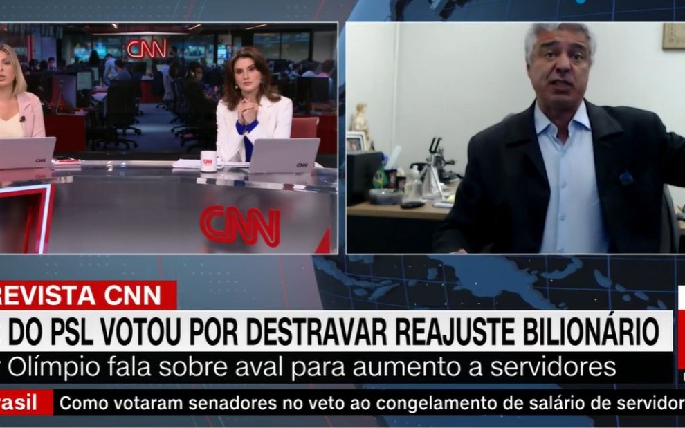 Tela da CNN Brasil dividida entre imagem de Daniela Lima e Carol Nogueira de um lado e Major Olímpio no outro