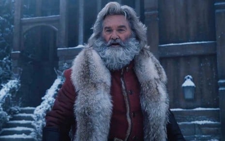 Kurt Russell como o Papai Noel em cena do filme Crônicas de Natal: Parte 2