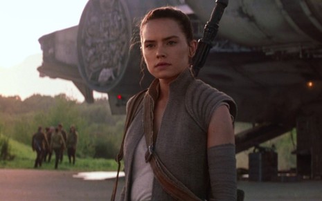 Daisy Ridley em cena de Star Wars: Episódio VII - O Despertar da Força