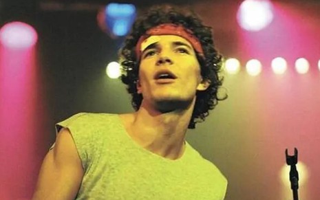 Daniel de Oliveira caracterizado como o cantor Cazuza (1958-1990) em Cazuza - O Tempo Não Para (2004)