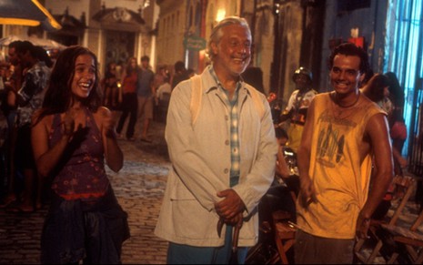 Paloma Duarte, Antonio Fagundes e Wagner Moura em cena de Deus É Brasileiro