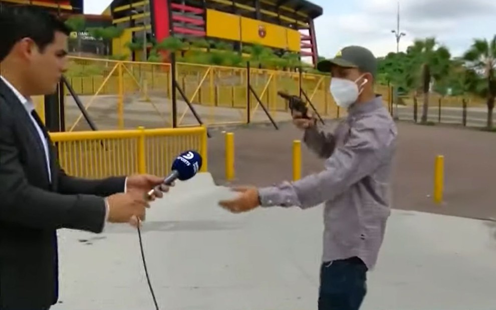 Diego Ordinola, repórter da Directv Sports, é assaltado à mão armada no Equador