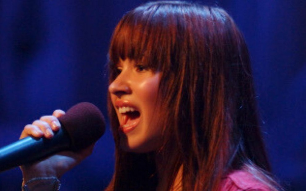 A atriz e cantora Demi Lovato como a personagem Mitchie no filme Camp Rock, da Disney