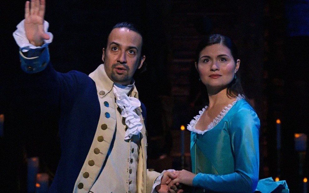Lin-Manuel Miranda e Phillipa Soo em cena do musical Hamilton