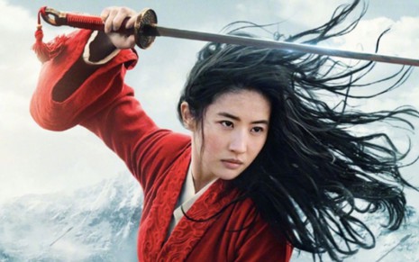 Yifei Liu como a heroína Mulan