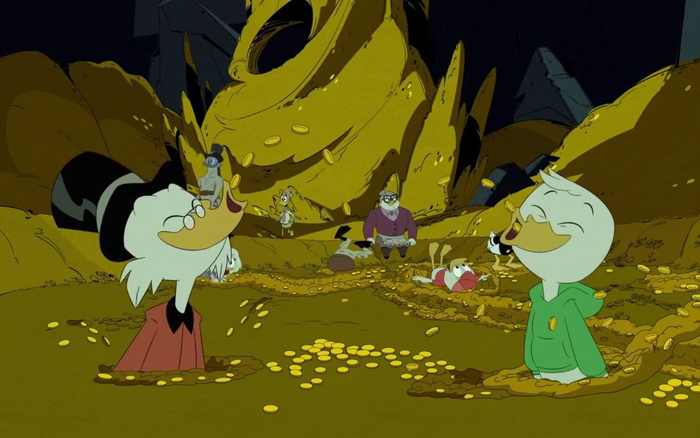 Tio Patinhas e o sobrinho Luizinho estão nadando na caixa-forte cheia de ouro do pato milionário; os outros personagens de Ducktales estão ao fundo