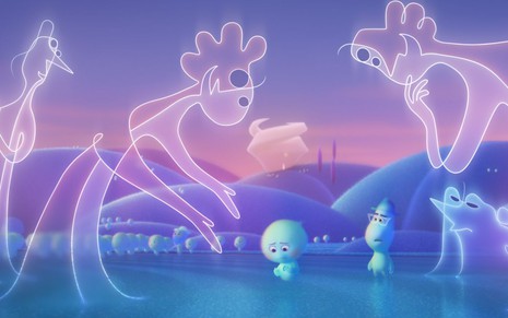 Cena da animação Soul, do Disney+, mostra almas (algumas com ar de Picasso) em um cenário em tons de azul e roxo