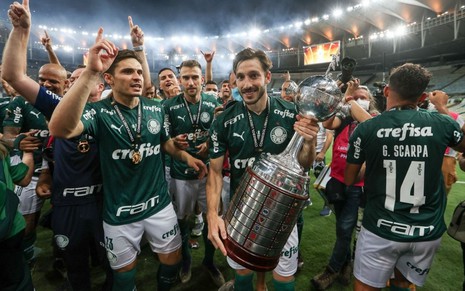 Elenco do Palmeiras comemora título da Libertadores no Maracanã