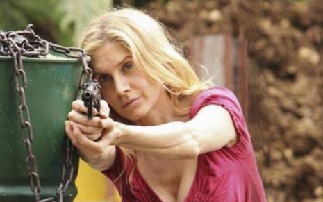 Elizabeth Mitchell aponta arma em cena da 5ª temporada de Lost