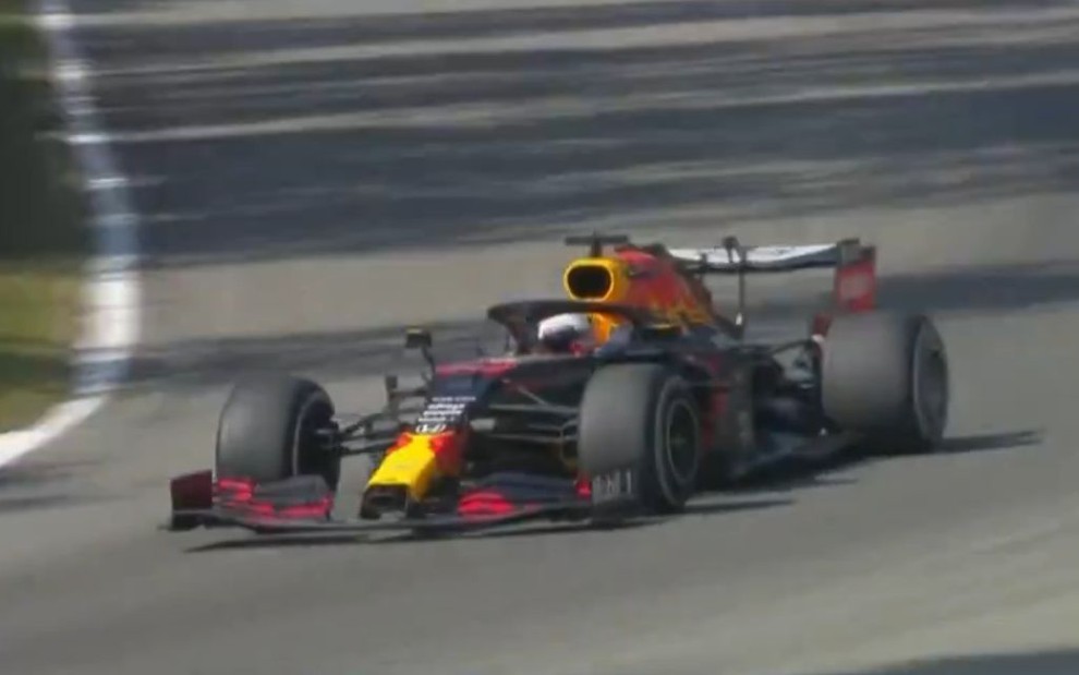 Imagem do carro de corrida de Max Verstappen durante o treino livre no GP da Itália