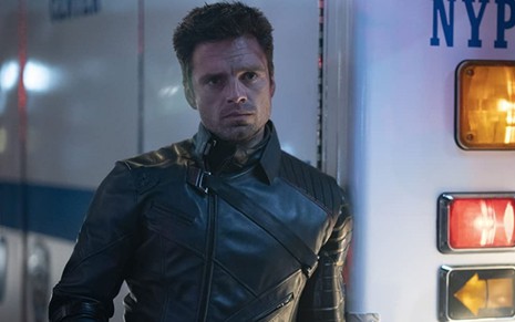 Sebastian Stan como Bucky em cena de Falcão e o Soldado Invernal