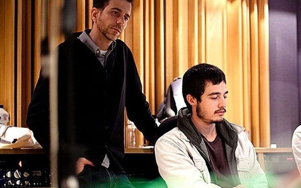 Felipe Simas e Tiago Iorc em estúdio em uma foto de arquivo