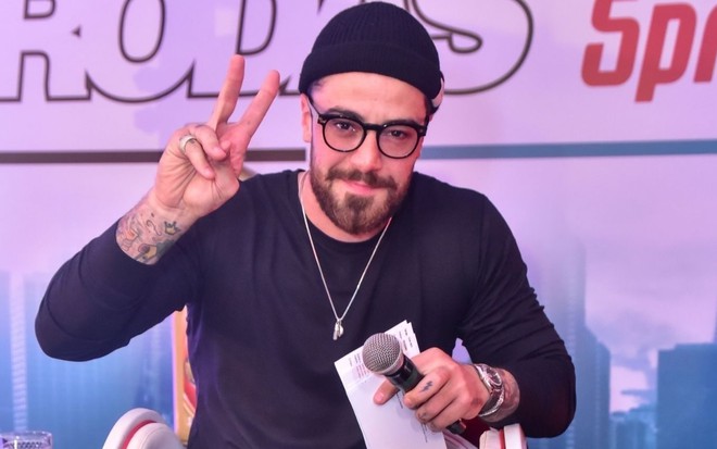 Felipe Titto comanda live da Duas Rodas em julho de 2020, em São Paulo