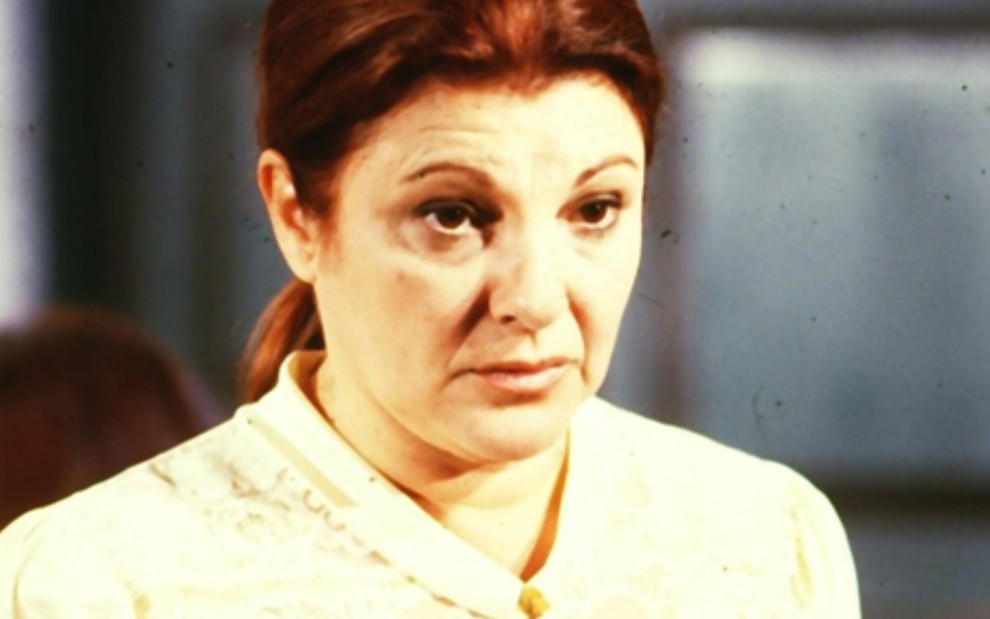 A atriz Yara Amaral com expressão preocupada em cena como Joana em Fera Radical (1988)