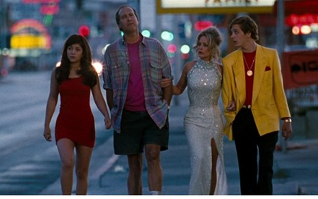 Marisol Nichols, Chevy Chase, Beverly D'Angelo e Ethan Embry andam por Las Vegas em cena de Férias Frustradas em Las Vegas