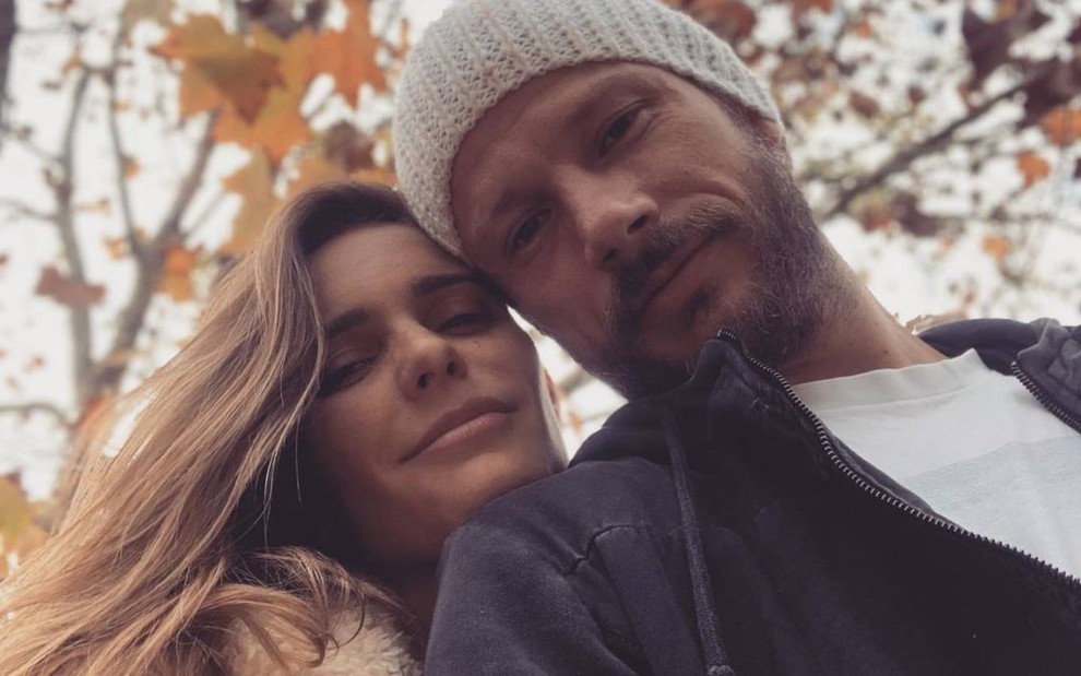 Fernanda Lima e Rodrigo Hilbert lado a lado, em foto romântica publicada no Instagram