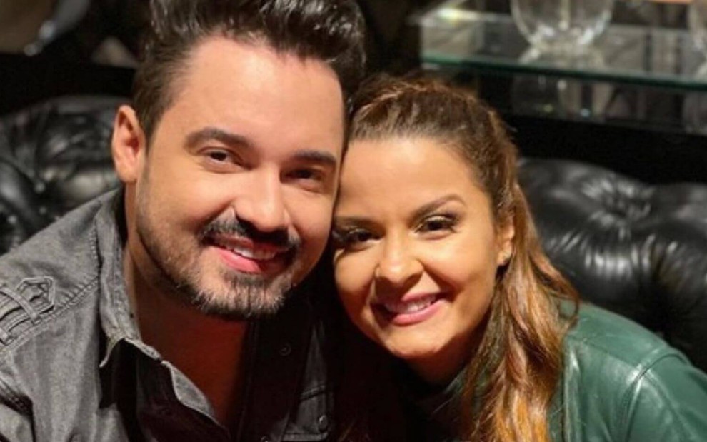 O casal Fernando Zor e Maiara, de rosto colado, em foto no Instagram