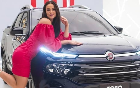 A atriz Paolla Oliveira na pele da influencer Vivi Guedes em um comercial do carro Fiat Toro