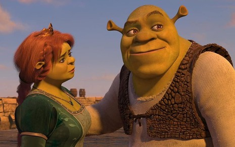 Com expressão de descontentamento, Fiona olha para Shrek em cena da animação Shrek Terceiro (2007)