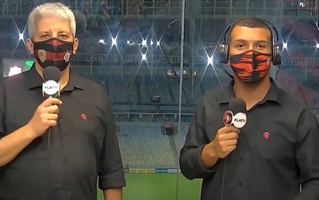 O comentarista Alexandre Tavares e o narrador Emerson Santos durante pré-jogo do Flamengo pela Fla TV