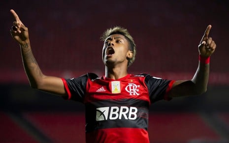 Bruno Henrique comemora o único gol do Flamengo no jogo desta quinta (25), no Morumbi