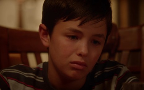 Logan Williams com cara de choro em episódio da segunda temporada de Flash