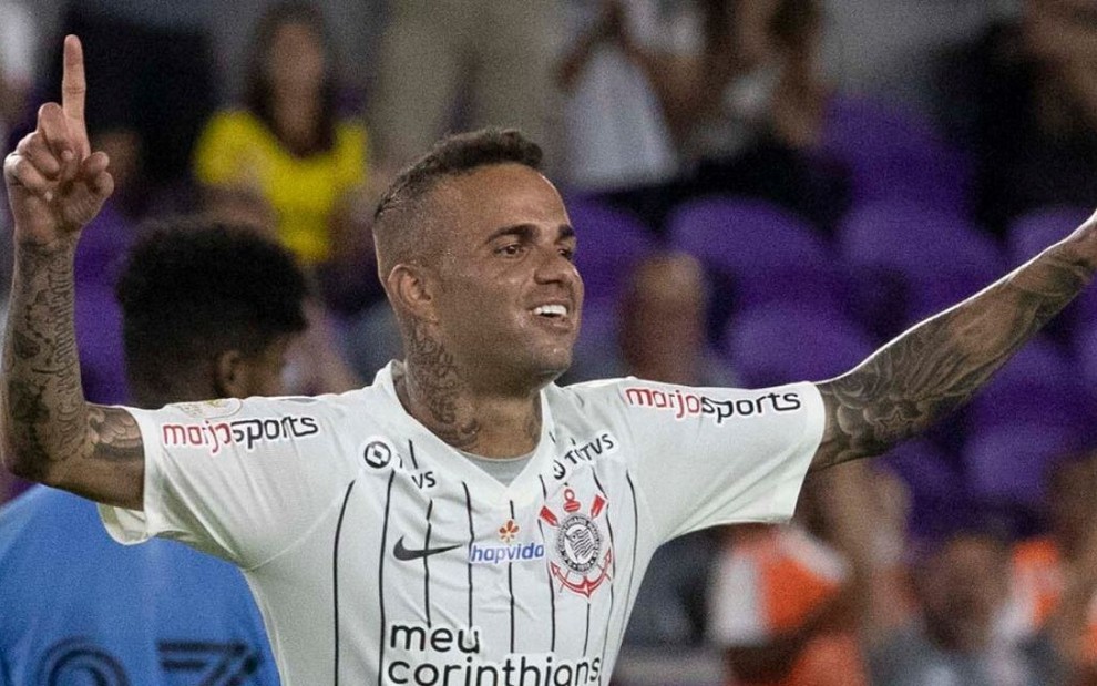 O atacante Luan comemora um dos gols marcados pelo Corinthians na Florida Cup