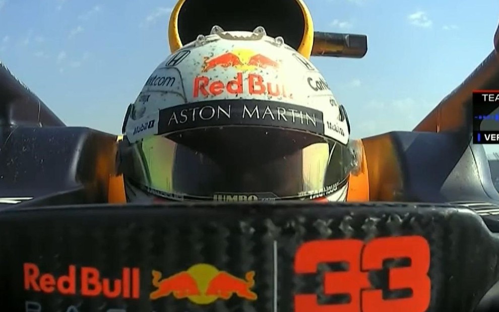 Max Verstappen, da equipe Red Bull, pilota o seu carro durante o Grande Prêmio da Inglaterra