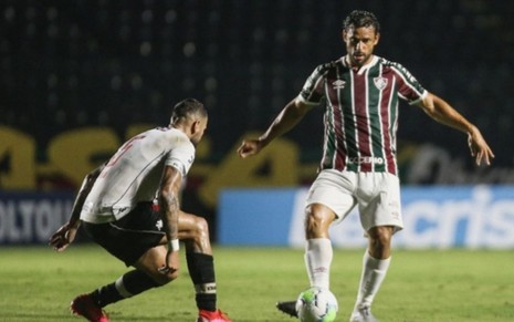 Fred e Leandro Castan em disputa de bola em clássico entre Fluminense e Vasco