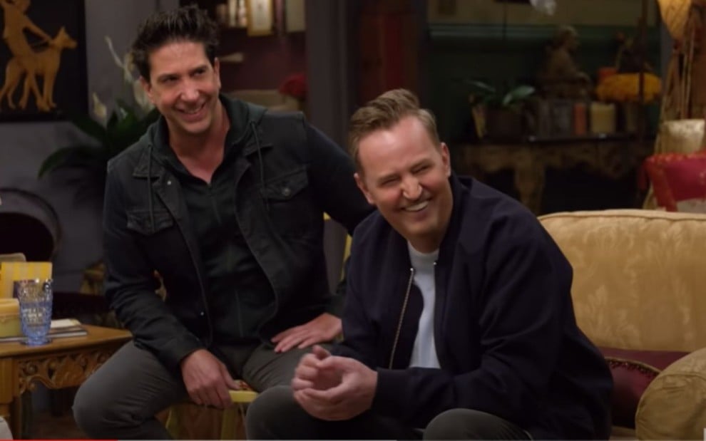 David Schwimmer (Ross Geller) e Matthew Perry (Chandler Bing) em cena do especial de Friends